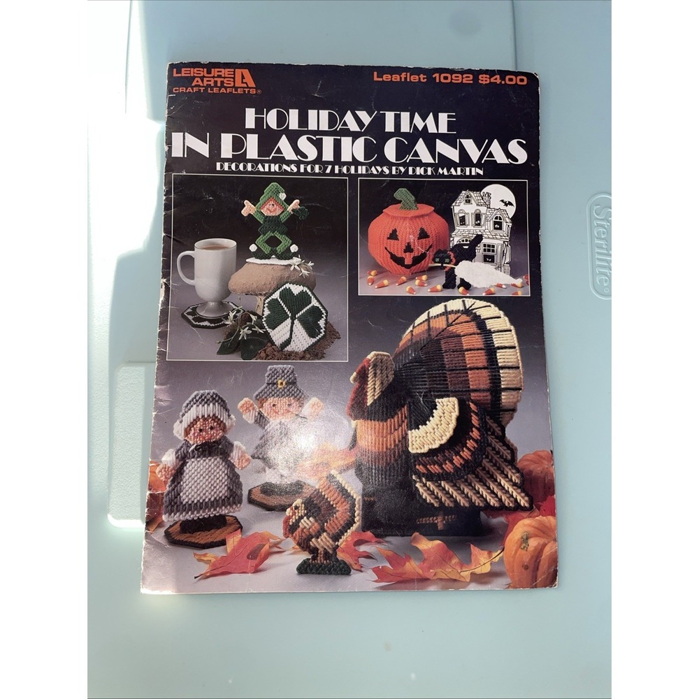 Leisure Arts 1092 Holiday Time in Plastic Canvas Dick Martin Patterns Leaflet